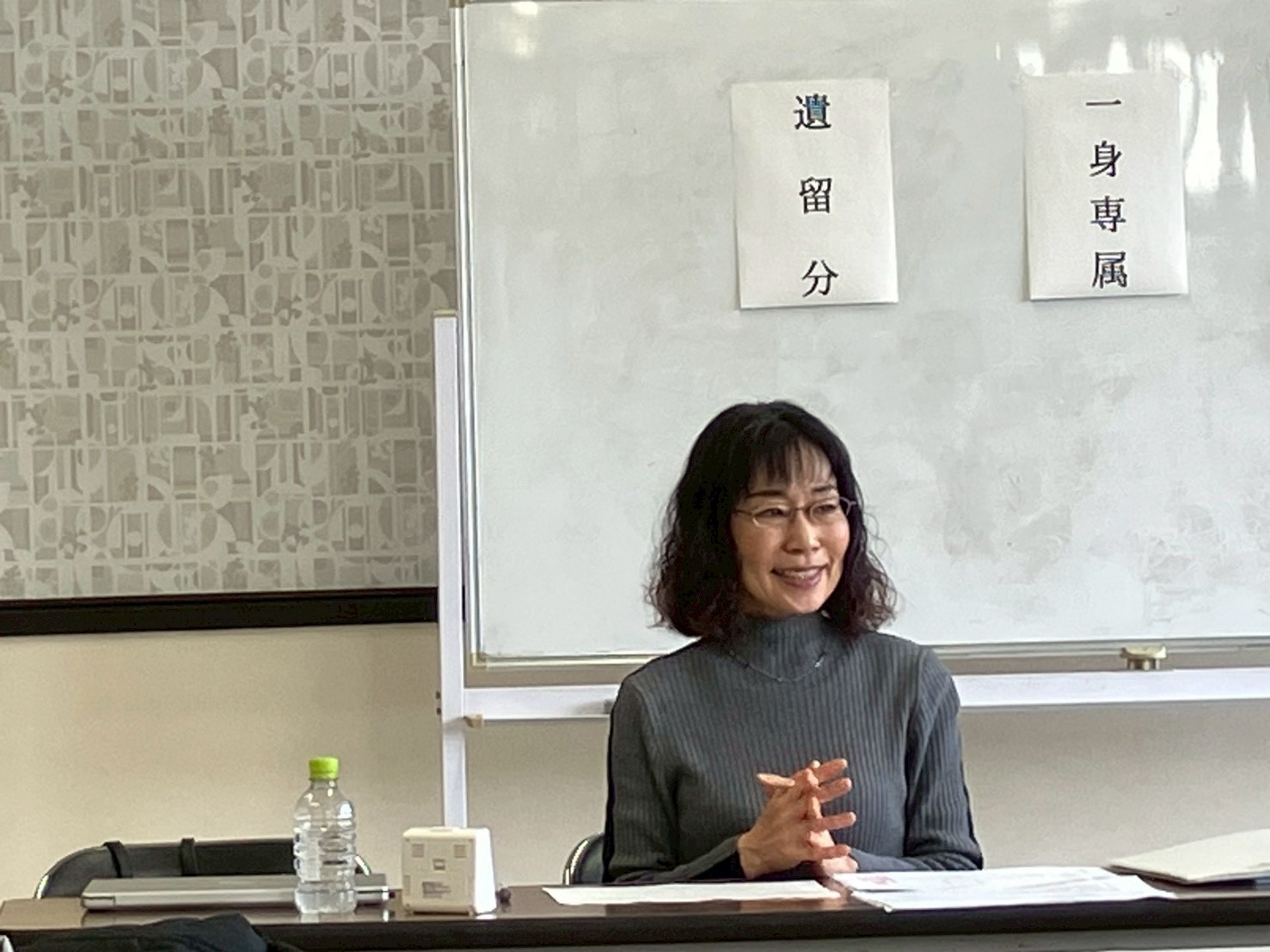 松戸市の行政書士・若園しのぶ先生が相続ミニ講座で解説する様子