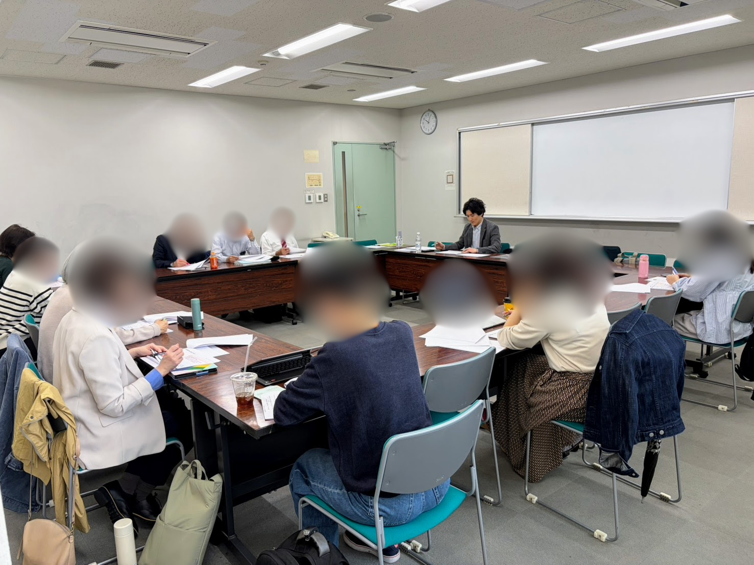 東京都行政書士会田無支部の「国際業務研究会」で講師を務める渡邉貴宏先生